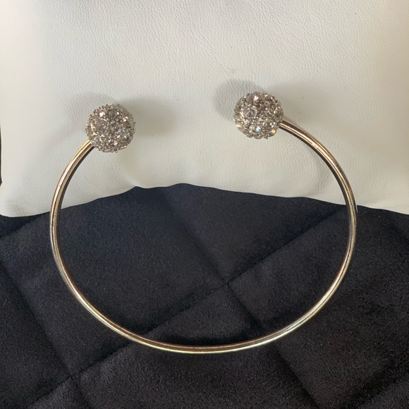 Stunning Bracelet with round rhinestone ends - Picture 3 of 4